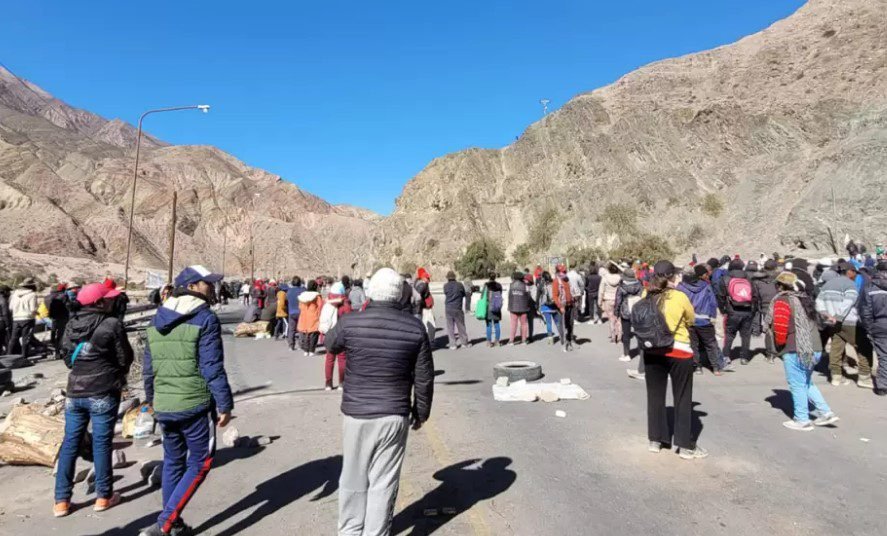 Cortes de ruta en Jujuy: piden que se abra el paso para insumos y personal de salud