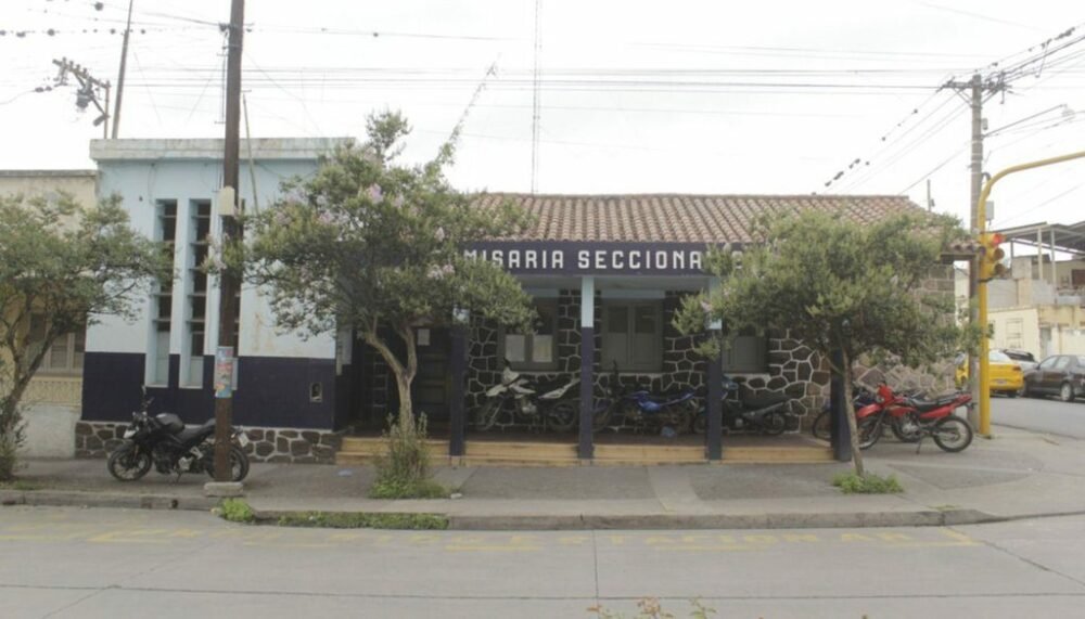 Encapucharon y torturaron a un detenido en una seccional barrio Gorriti