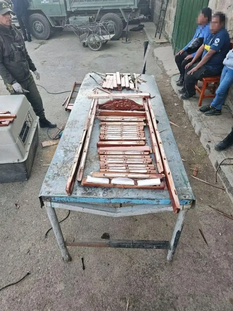 hallan 9 Kilos de cocaína oculta en reposeras