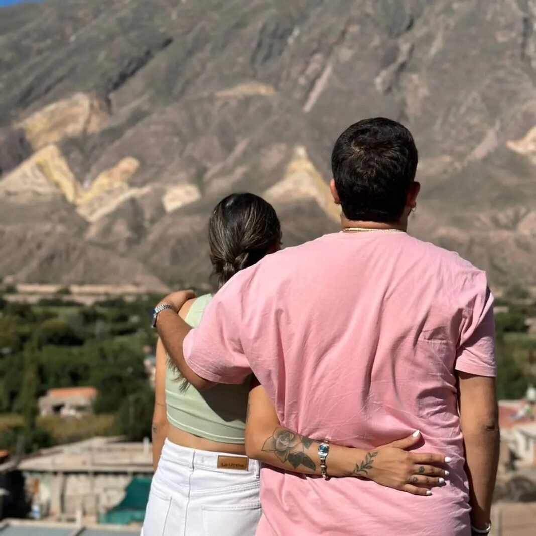 Le pidio matrimonio al pie del mirador de Maimara