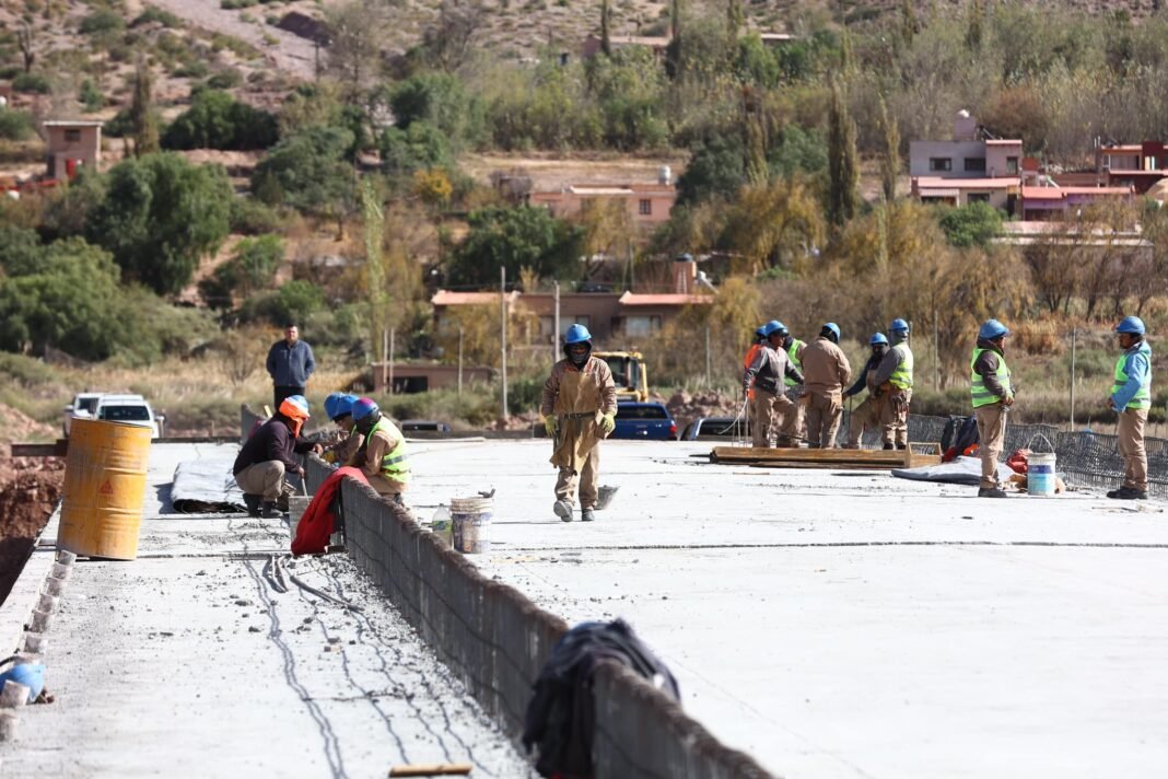 Es impresionante el avance del nuevo puente de acceso a Tilcara