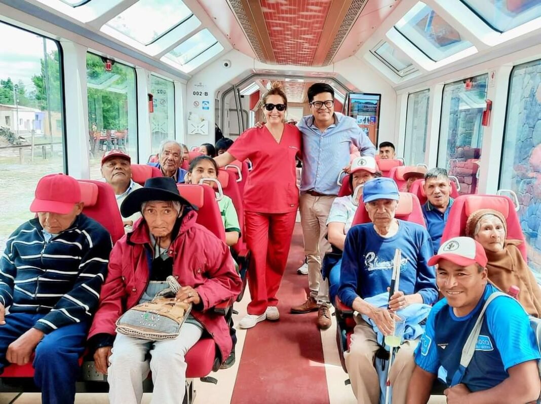 El concejal impulsa políticas para los adultos mayores: un emotivo viaje en tren a Volcán como ejemplo de su compromiso