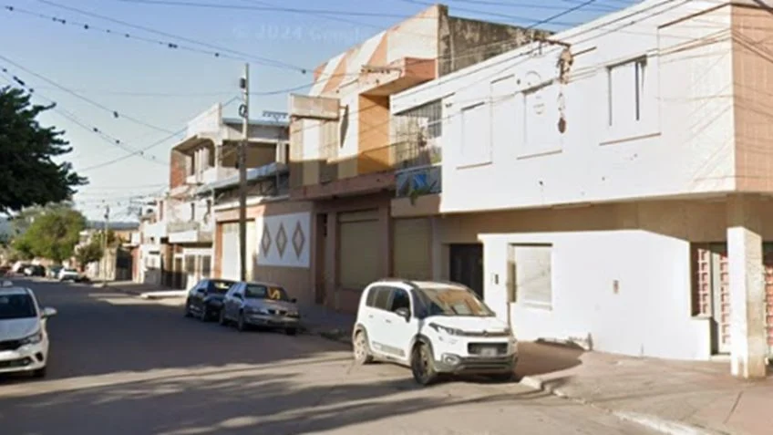 Insólito: dos policías estaban borrachos, se quedaron dormidos dentro de un auto y fueron detenidos