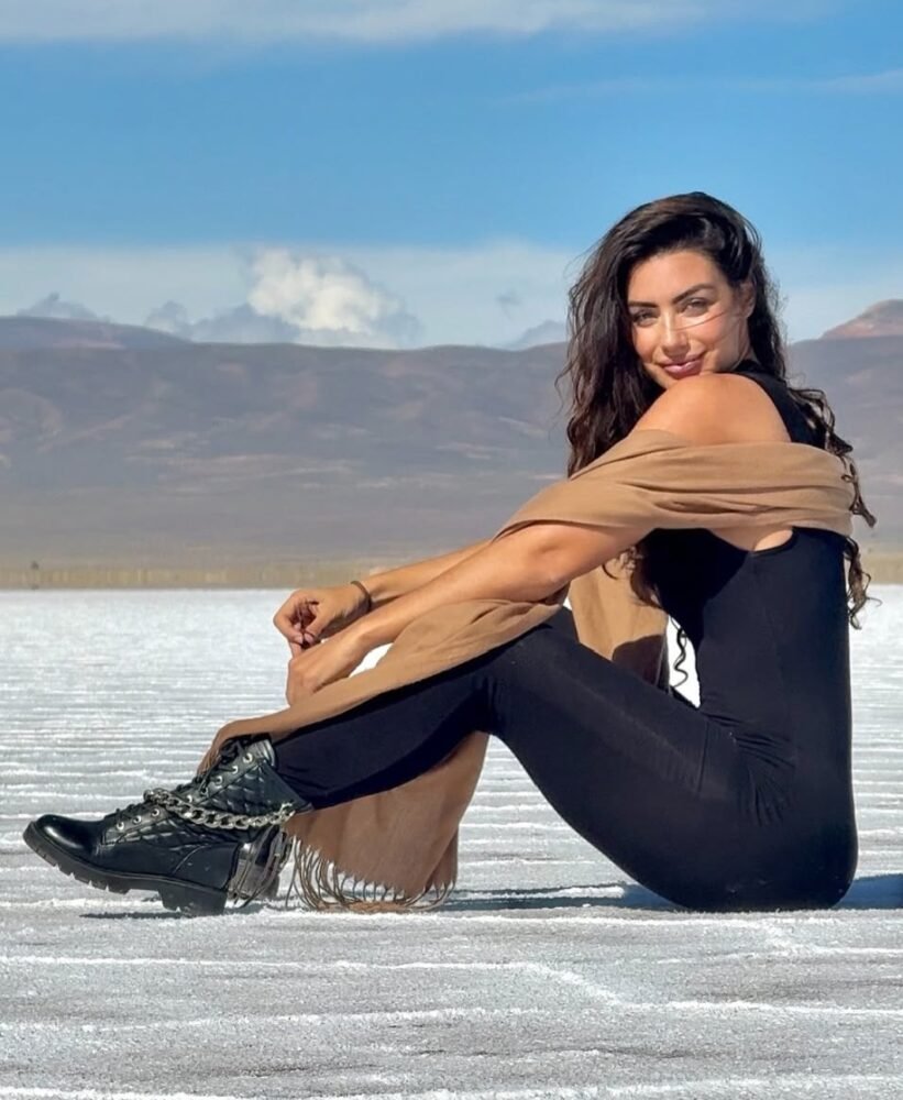La Modelo Brasileña Giuliana combothanassis de shopping por Tilcara