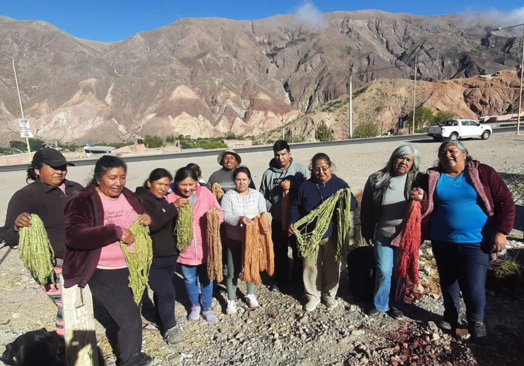 Estudiantes de Maimará Rescatan el Teñido Natural por el 40° Aniversario de Talleres Libres