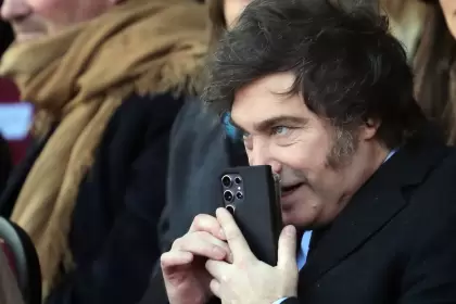 Javier Milei abre sus redes en inglés